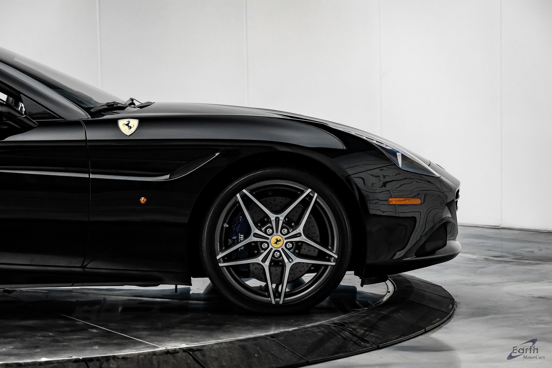 Used 2016 Ferrari California T image 23