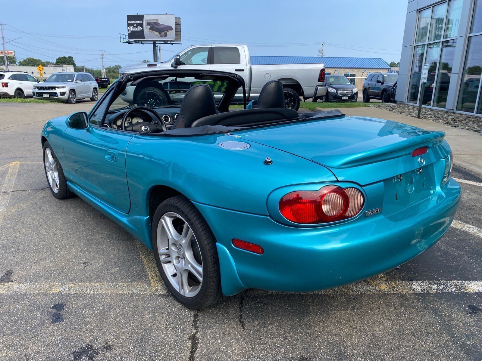 Used 2003 MAZDA MX-5 Miata RWD image 3