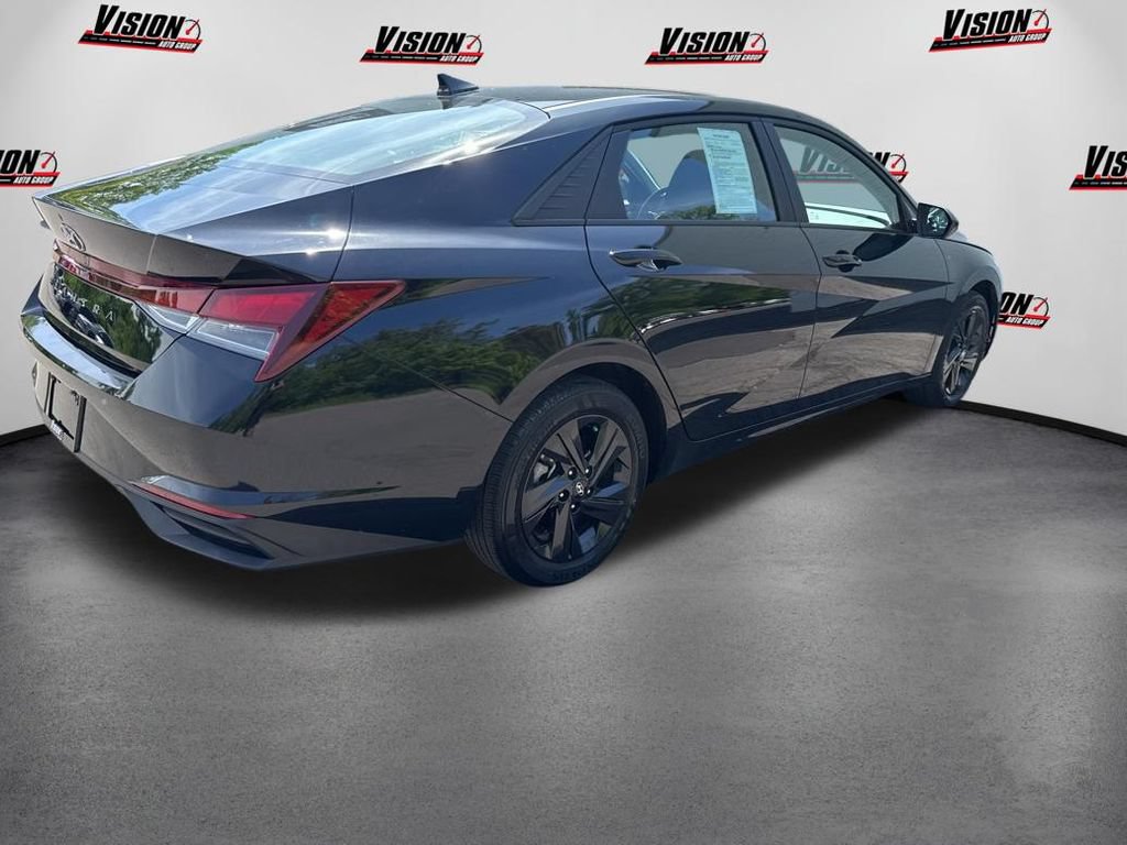 Used 2023 Hyundai Elantra SEL w/ Preferred Accessory Package FWD image 5