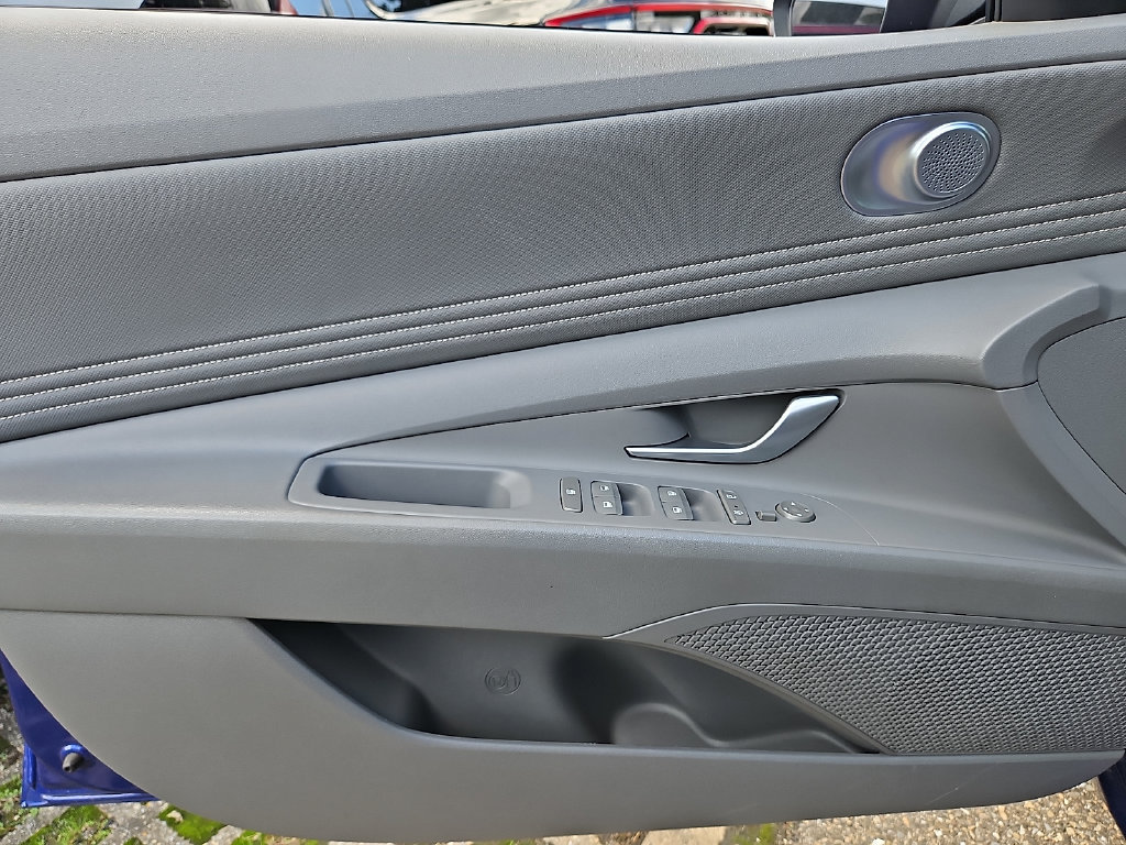 Used 2023 Hyundai Elantra SEL w/ Convenience Package FWD image 14