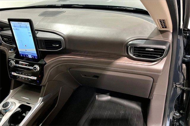Used 2022 Ford Explorer Platinum w/ Technology Package image 28