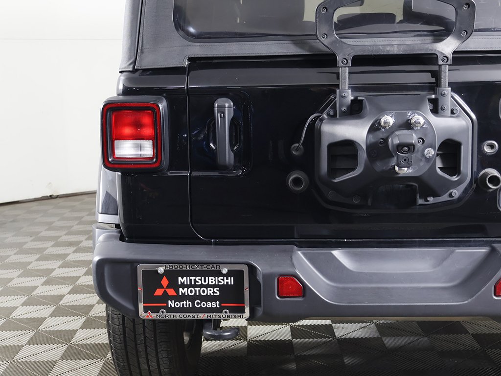 Used 2023 Jeep Wrangler Unlimited Sahara AWD/4WD image 13