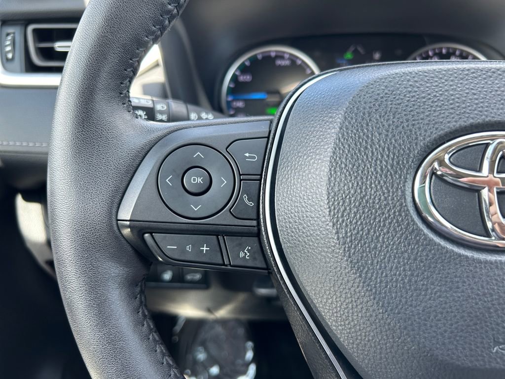 Used 2022 Toyota RAV4 XLE Premium image 17
