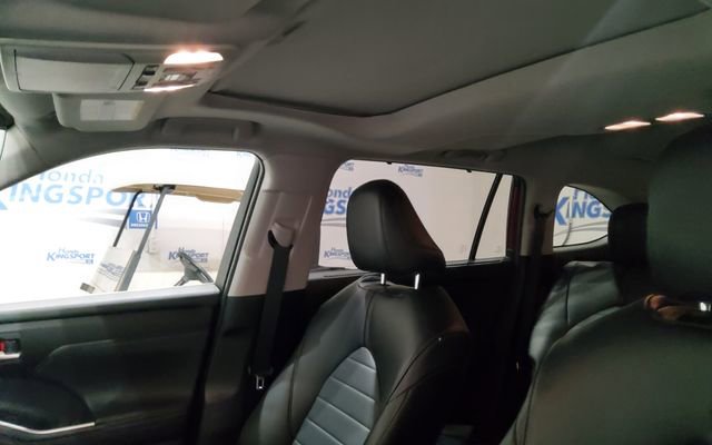 Used 2023 Toyota Highlander XLE FWD image 23