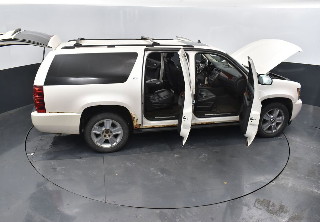 Used 2010 Chevrolet Suburban LTZ image 56