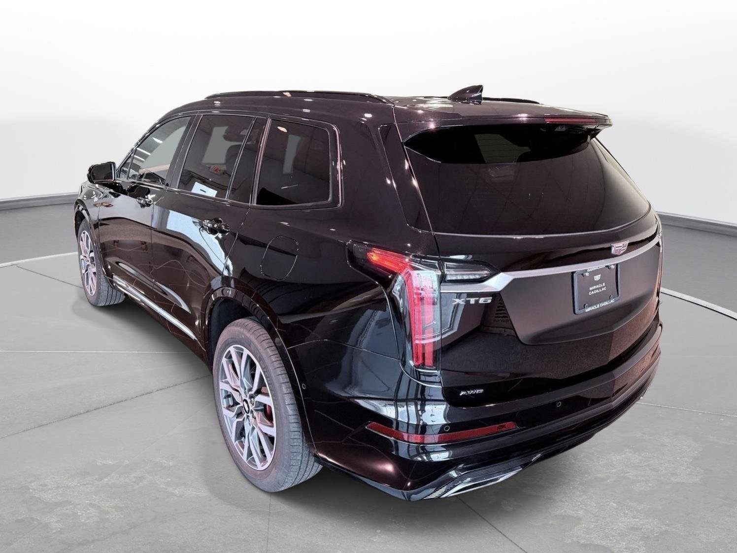 Used 2024 Cadillac XT6 Sport w/ Technology Package AWD/4WD image 4