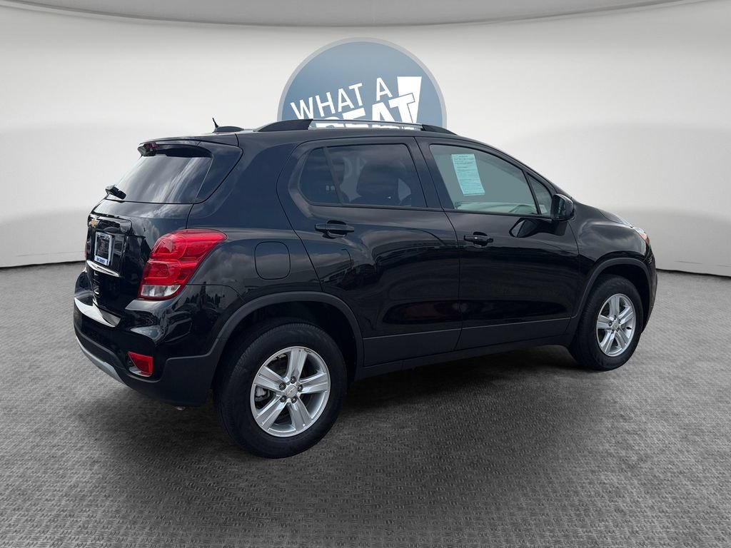 Certified 2022 Chevrolet Trax LT w/ LT Convenience Package AWD/4WD image 3
