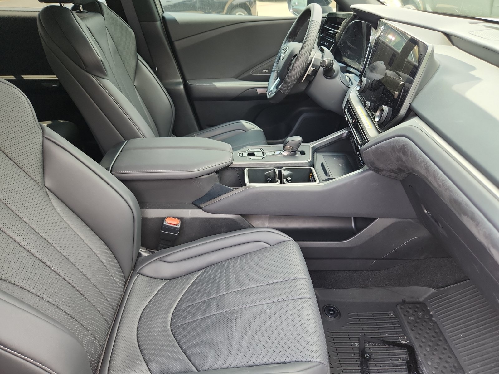 Used 2026 Lexus TX 500h AWD w/ Technology Package image 19