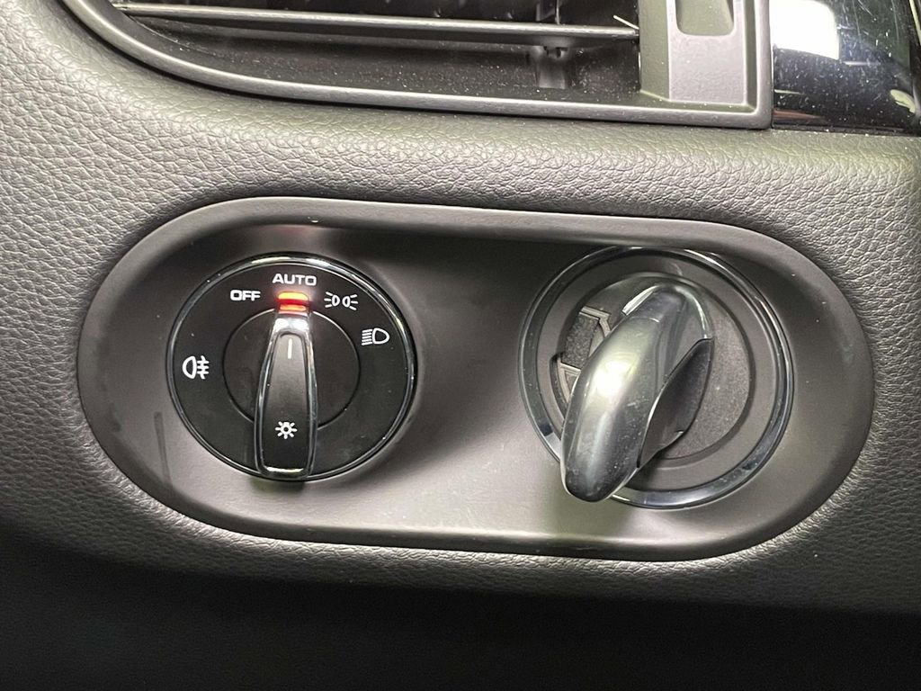 Certified 2025 Porsche Macan image 44