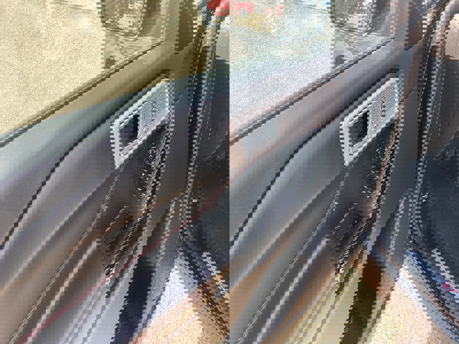 Certified 2023 Ford Explorer ST-Line w/ Class IV Trailer Tow Package image 10