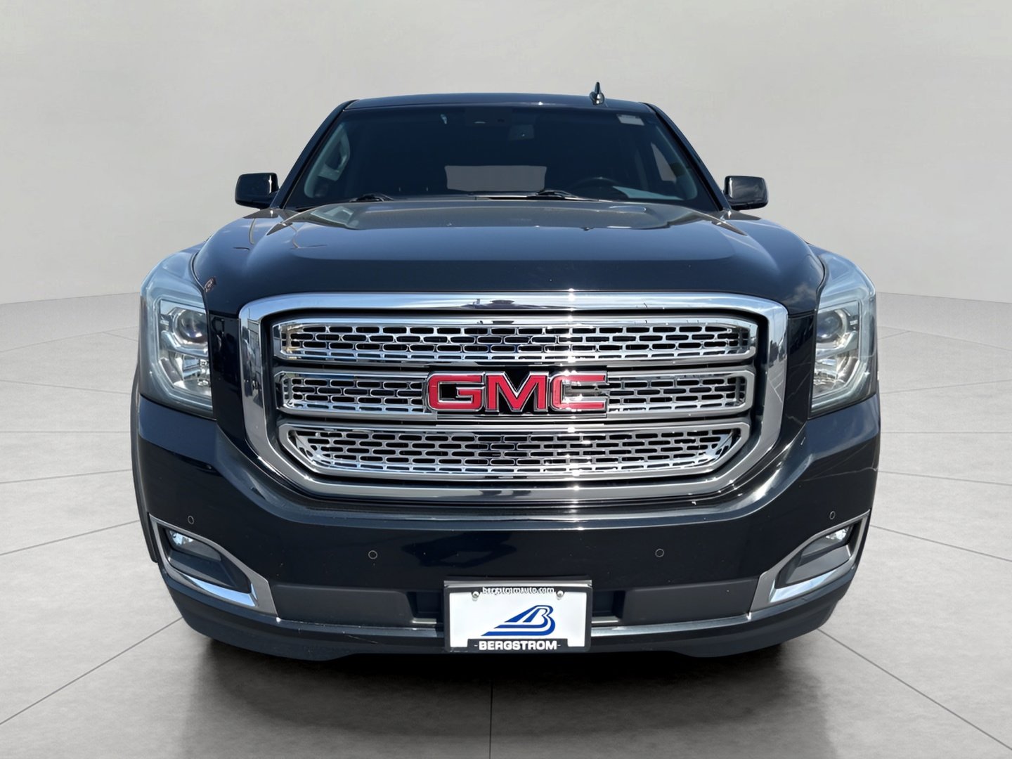 Used 2017 GMC Yukon SLT AWD/4WD image 2