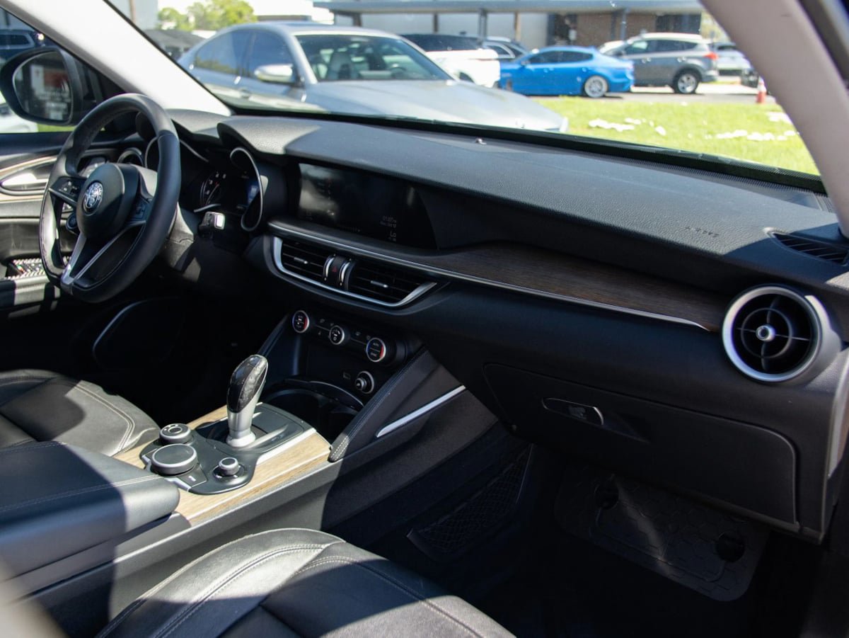 Used 2018 Alfa Romeo Stelvio Ti AWD/4WD image 18