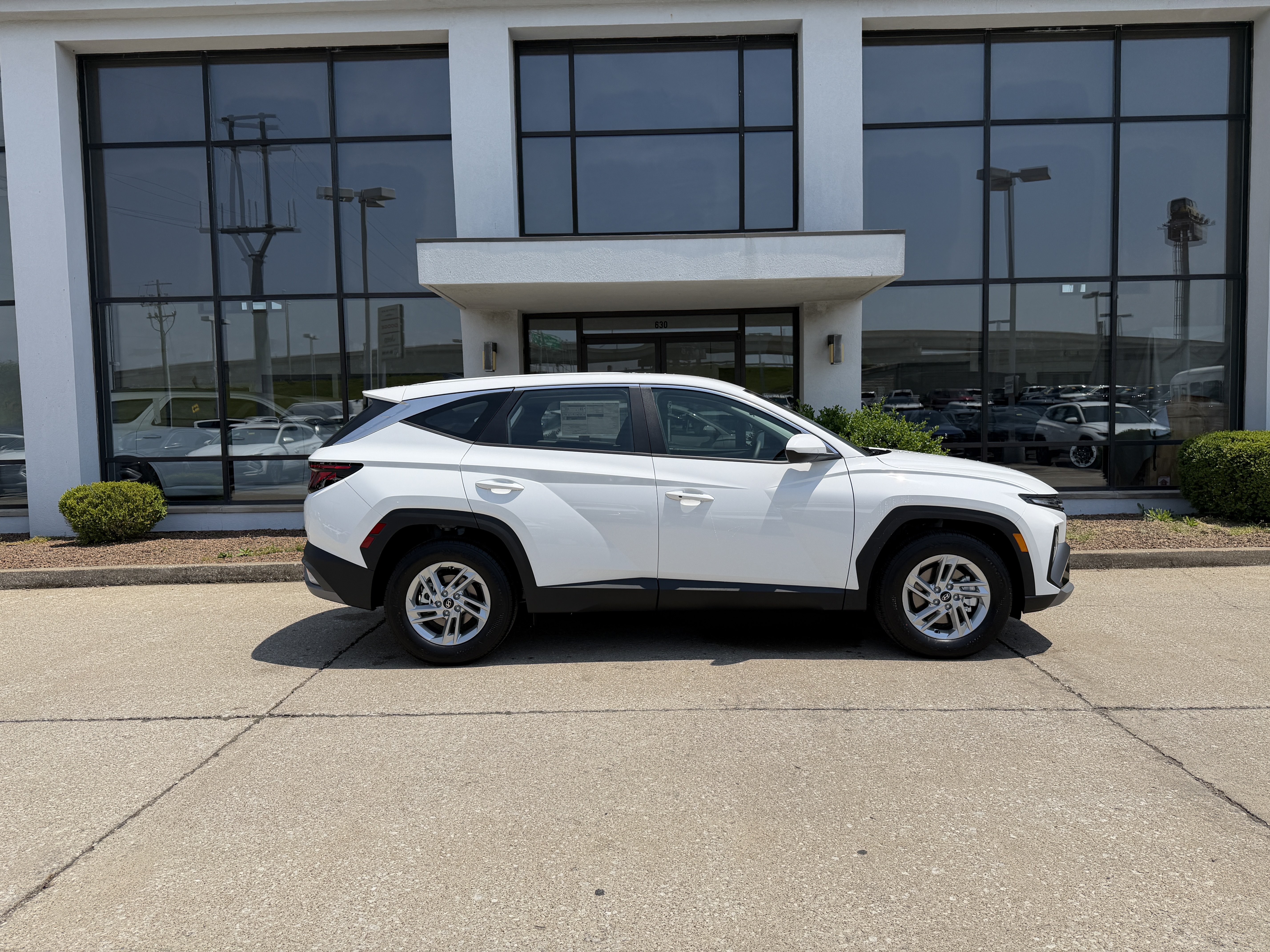 Used 2026 Hyundai Tucson SE FWD image 3