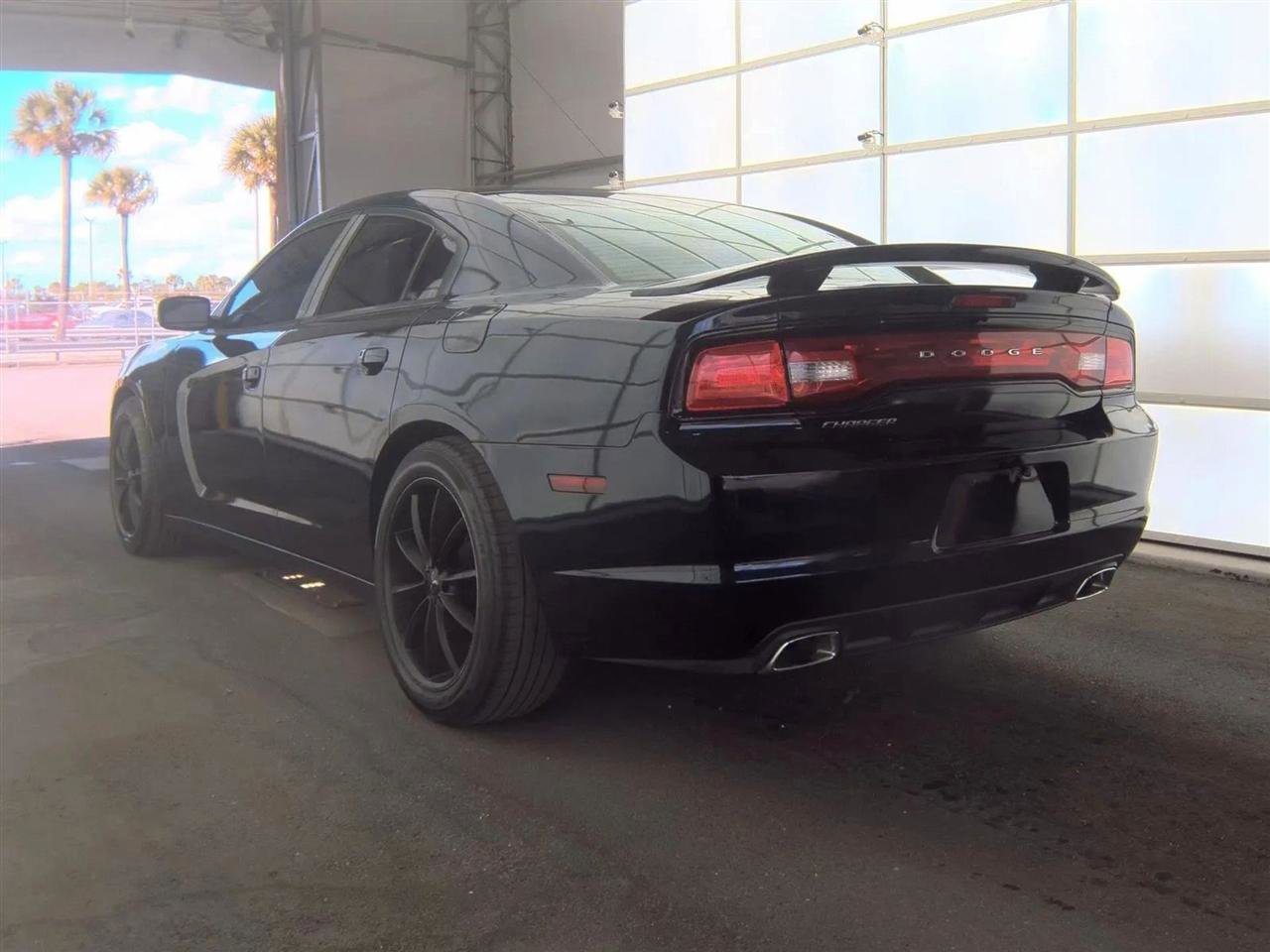 Used 2014 Dodge Charger SE RWD image 8