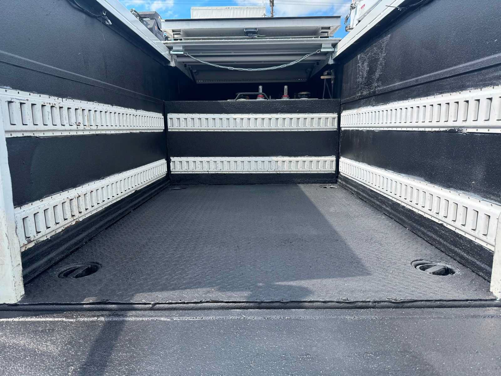 Used 2018 Ford F550 4x4 Regular Cab Super Duty image 15