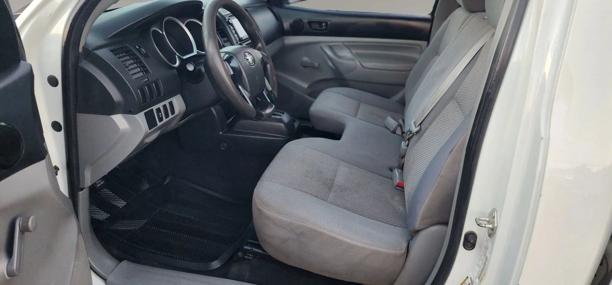 Used 2014 Toyota Tacoma 2WD Regular Cab image 11
