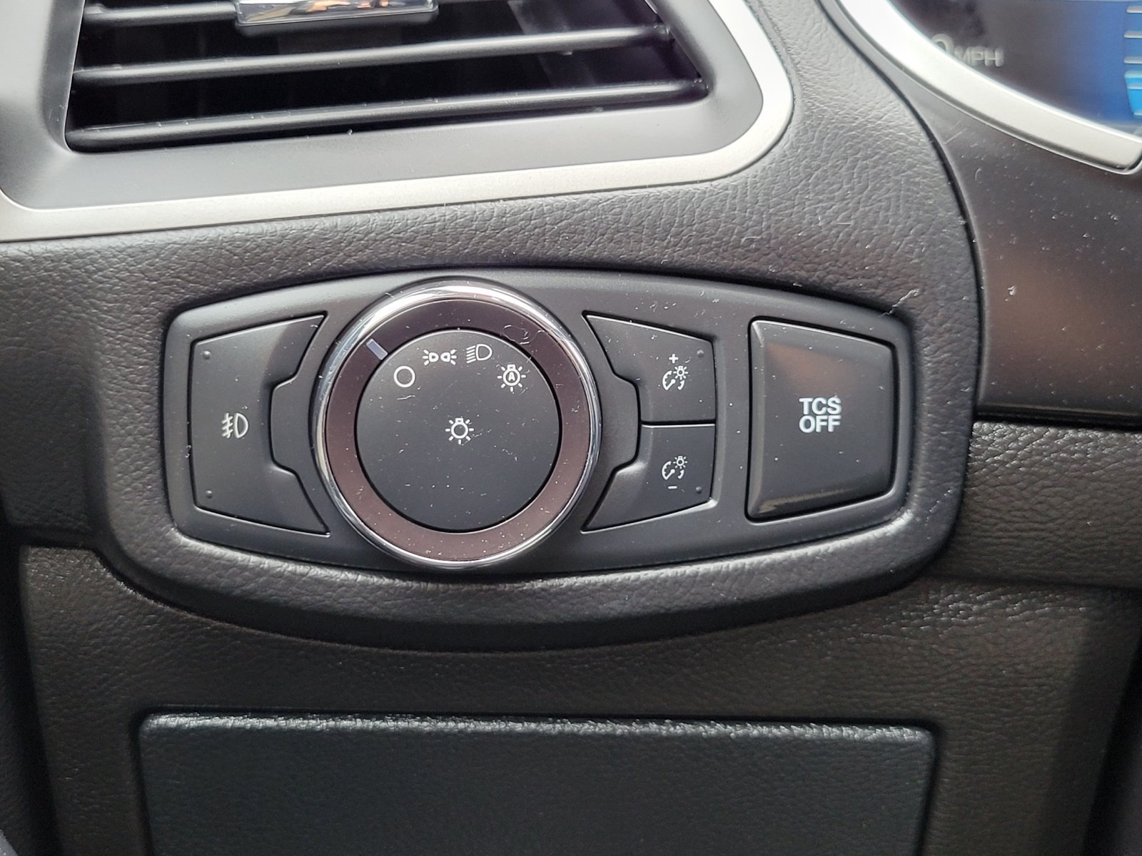 Used 2019 Ford Edge SEL w/ Equipment Group 201A FWD image 15