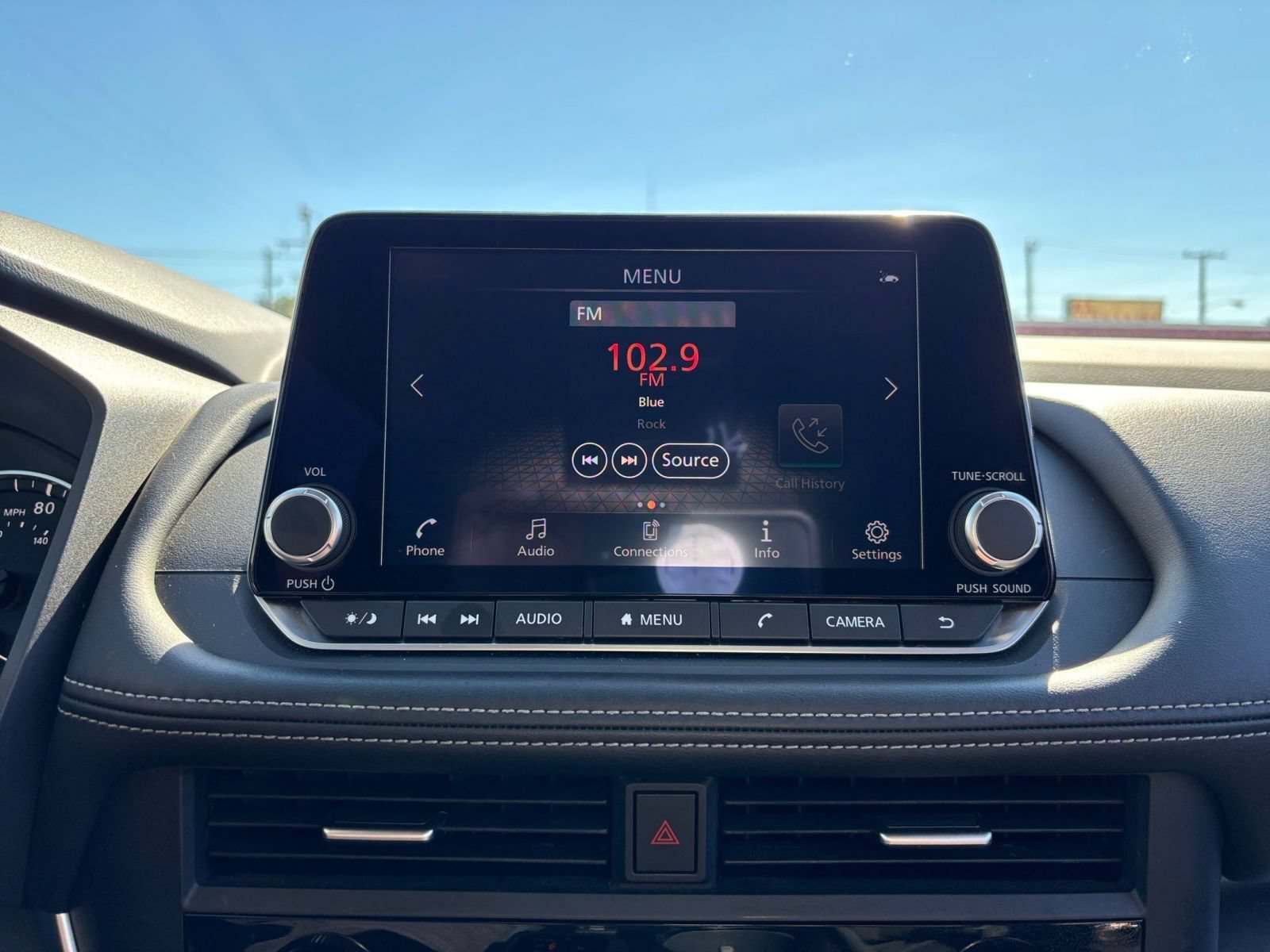 Used 2025 Nissan Rogue SV AWD/4WD image 19