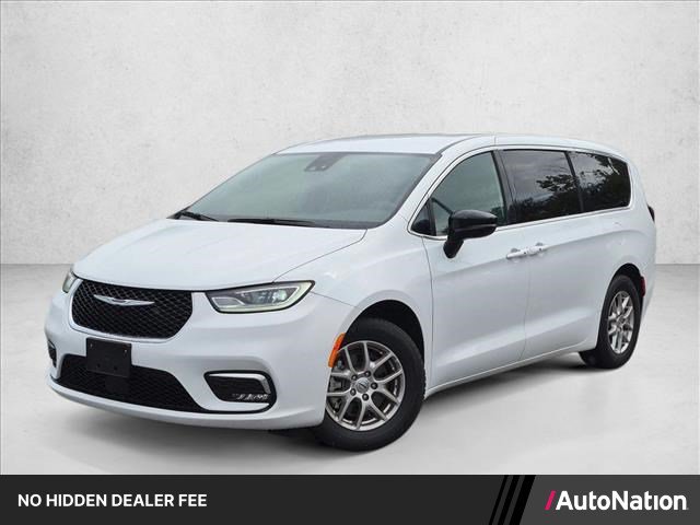 Used 2025 Chrysler Pacifica Select