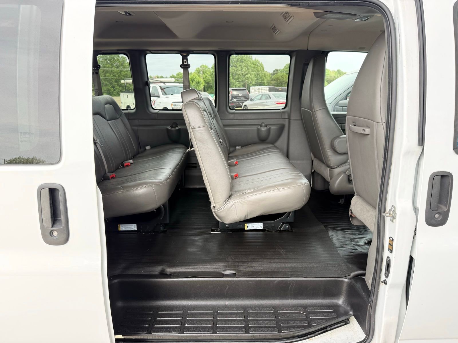 Used 2017 Chevrolet Express 3500 LS image 19