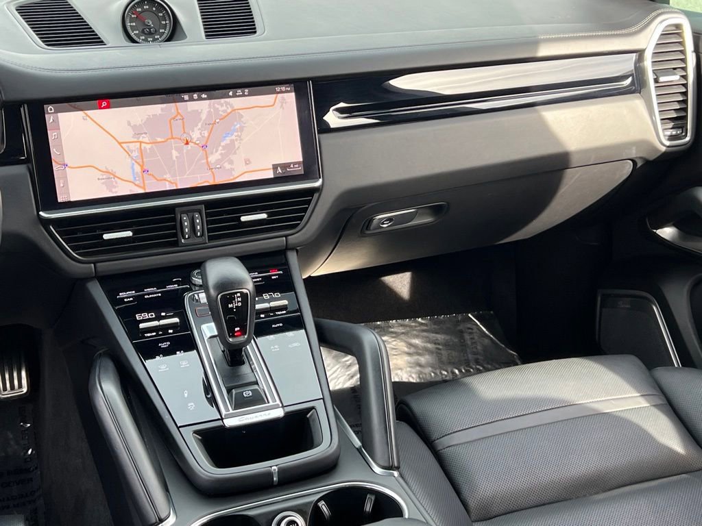 Used 2021 Porsche Cayenne Turbo image 30