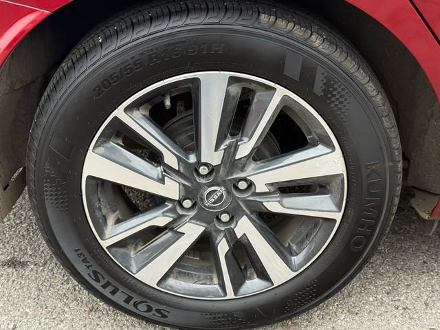 Used 2025 Nissan Versa SV image 13