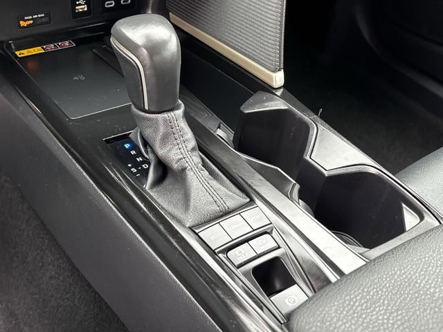 Used 2025 Toyota Camry SE image 31