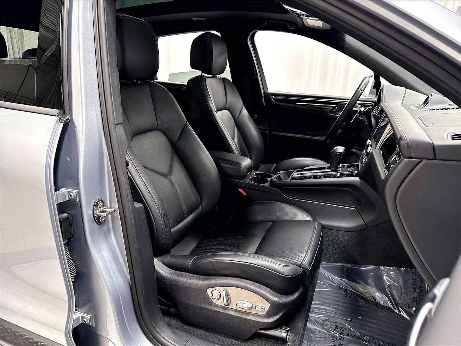 Used 2026 Porsche Macan AWD/4WD image 30