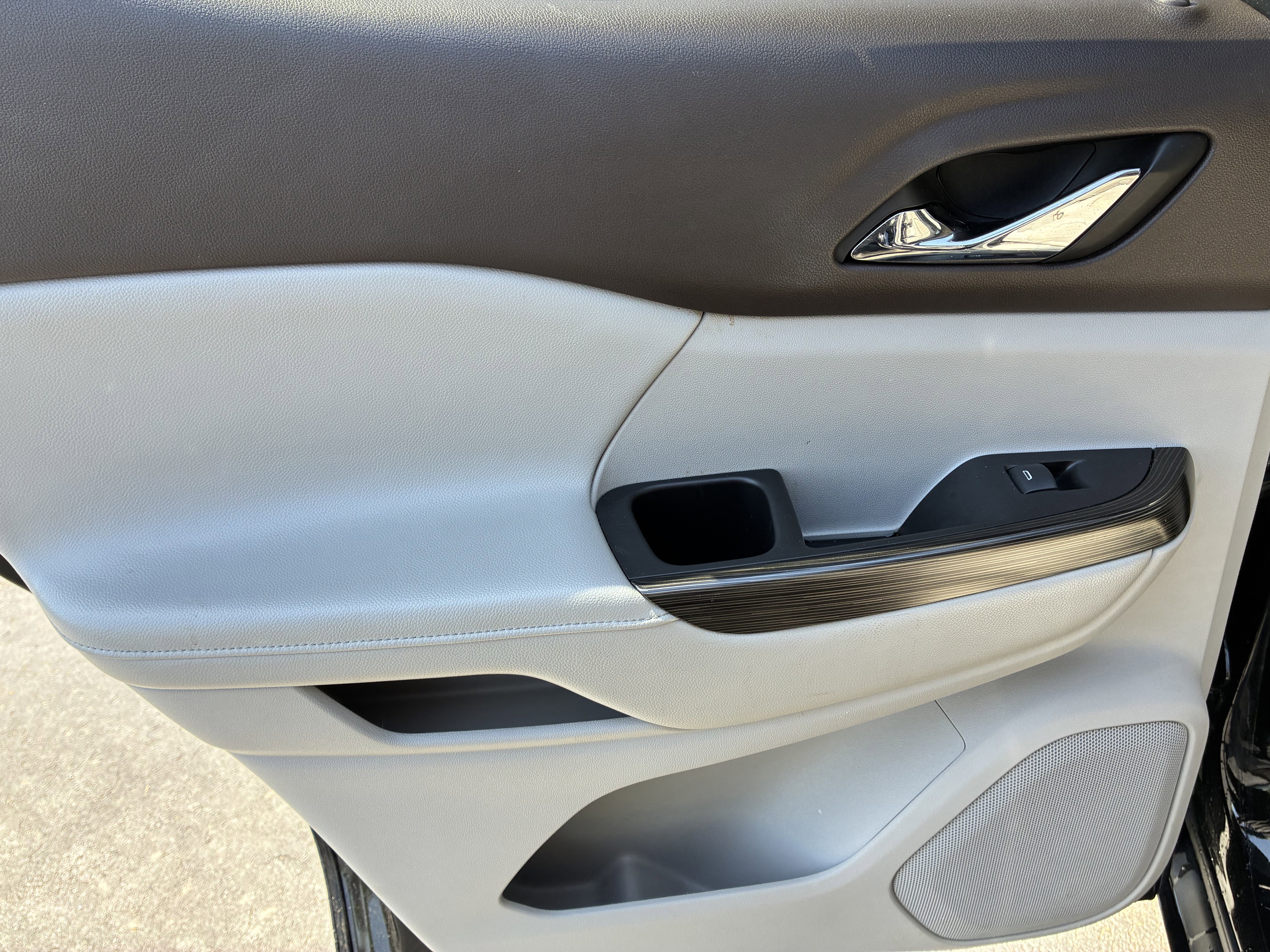 Used 2019 GMC Acadia SLT image 16