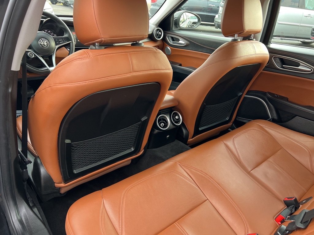 Used 2018 Alfa Romeo Giulia Ti w/ TI Leather Package AWD/4WD image 28