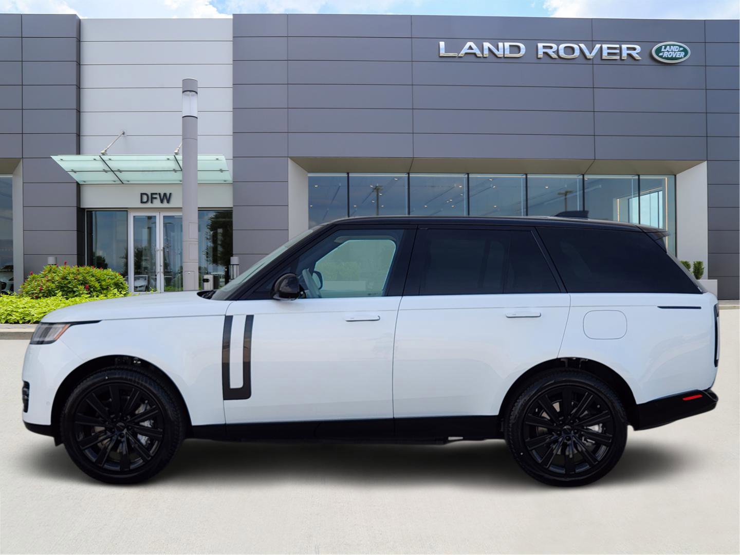 New 2026 Land Rover Range Rover SE image 3