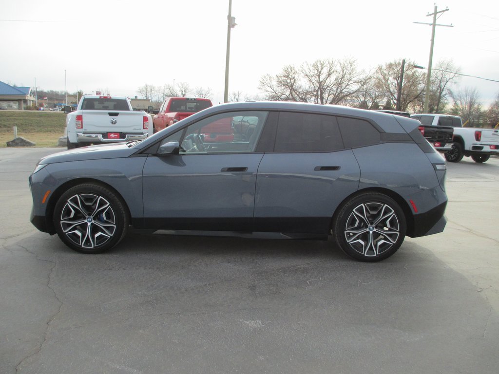 Used 2022 BMW iX xDrive50 w/ Premium Package image 9
