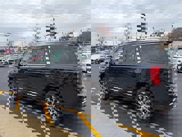 Used 2021 GMC Yukon Denali w/ Denali Premium Package image 17