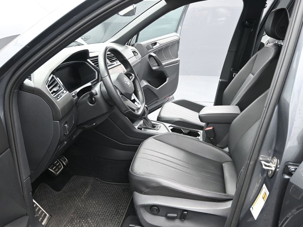 Used 2022 Volkswagen Tiguan SE R-Line image 15