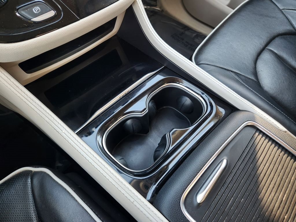 Used 2023 Chrysler Pacifica Limited image 20