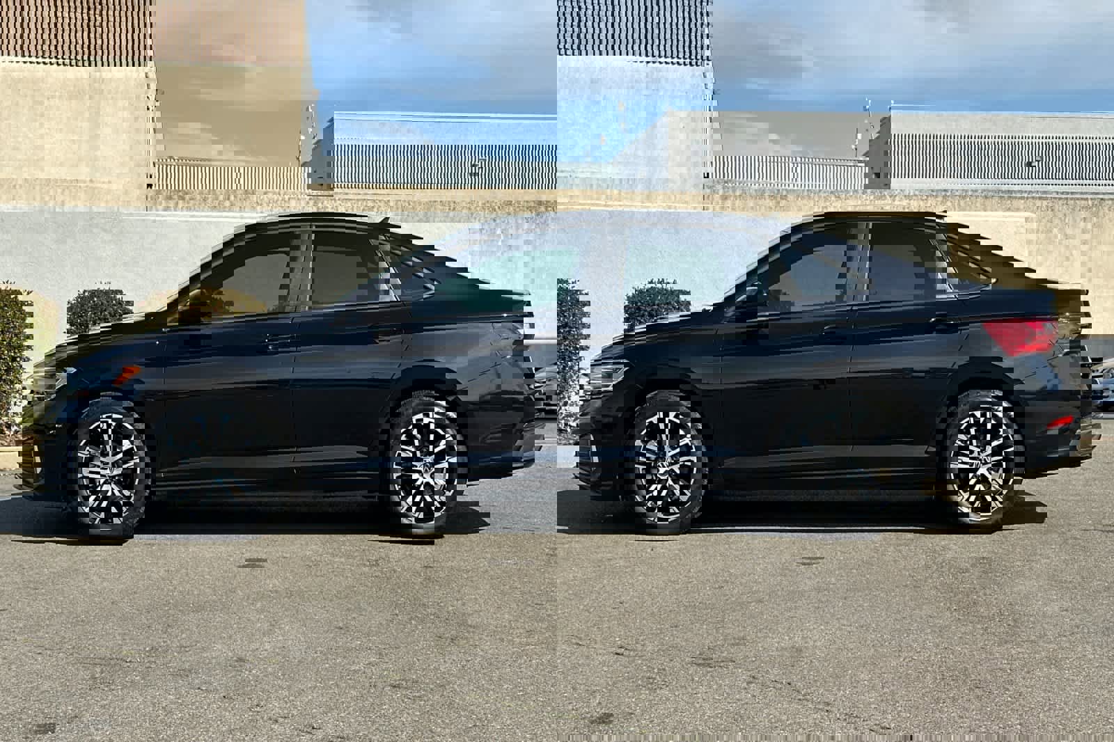 Used 2022 Volkswagen Jetta Sport image 9