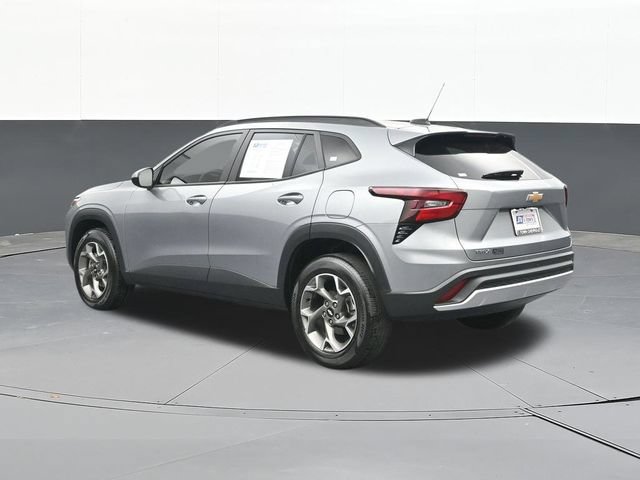 Used 2024 Chevrolet Trax LT w/ Driver Confidence Package FWD image 11