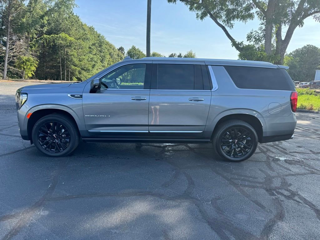 Used 2022 GMC Yukon XL Denali image 2