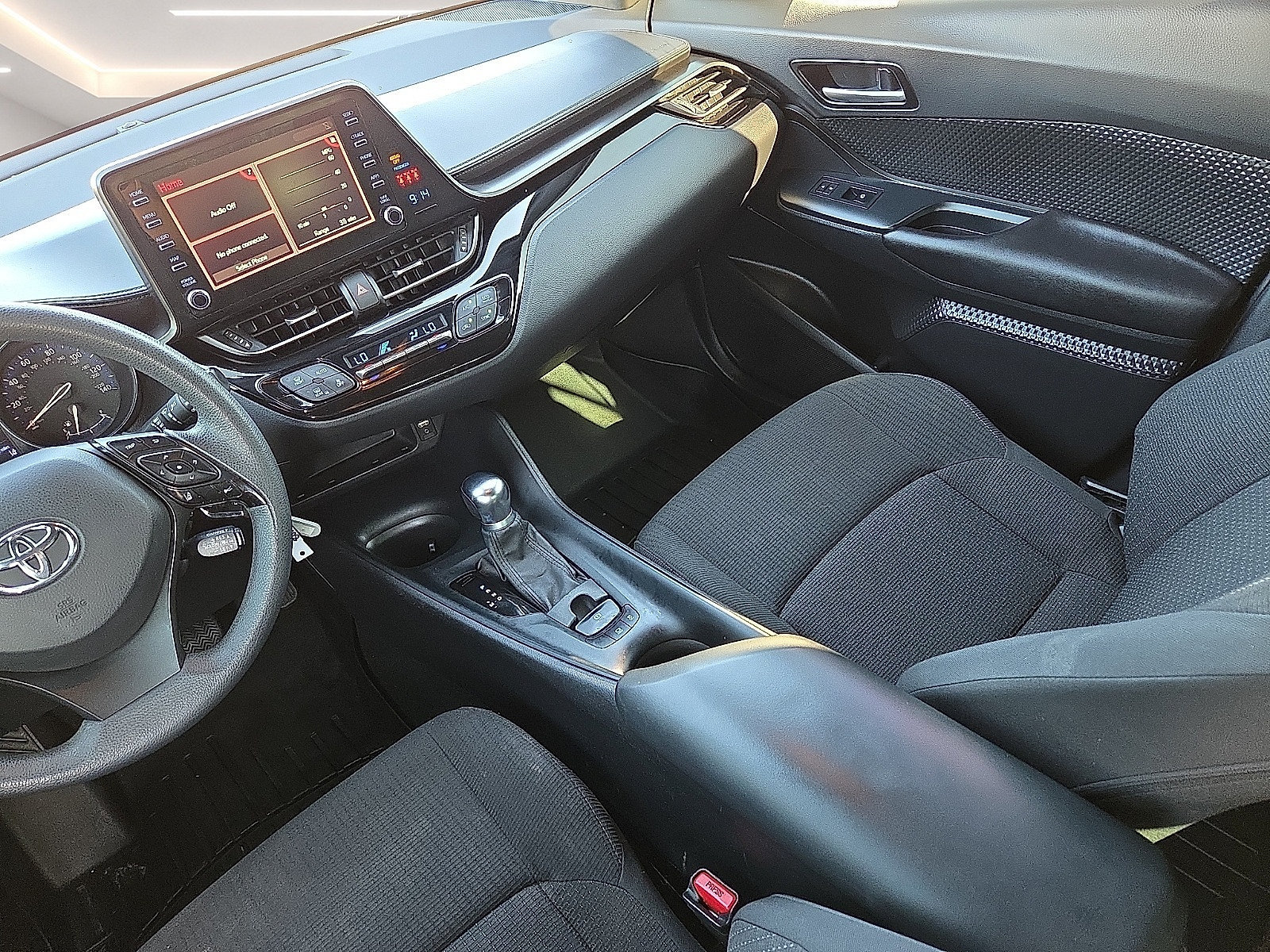 Used 2019 Toyota C-HR LE FWD image 12