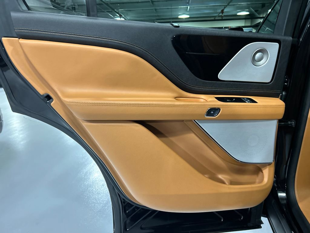 Used 2023 Lincoln Aviator Black Label w/ Dynamic Handling Package AWD/4WD image 23