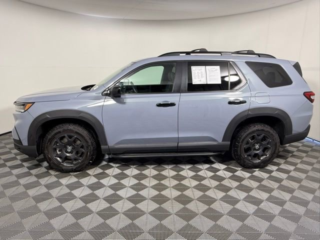 Used 2025 Honda Pilot TrailSport image 3