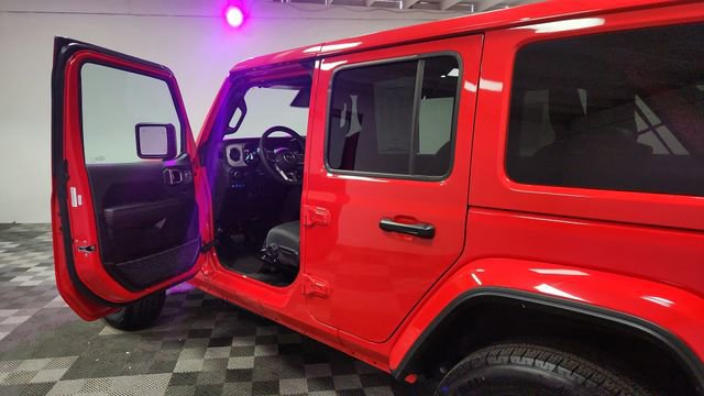 Used 2025 Jeep Wrangler Unlimited Sahara w/ Safety Group AWD/4WD image 16