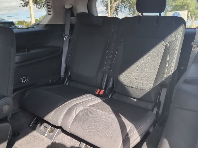 Used 2023 Jeep Grand Cherokee L Laredo image 28