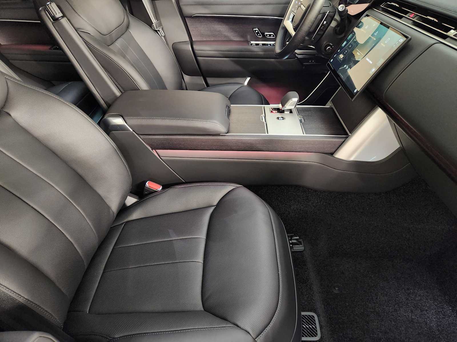 New 2026 Land Rover Range Rover SE AWD/4WD image 3
