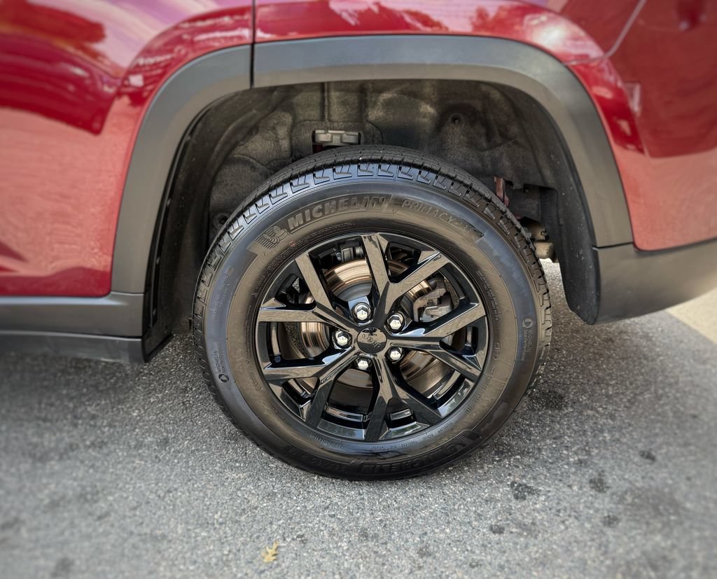 Used 2025 Jeep Grand Cherokee Altitude AWD/4WD image 16