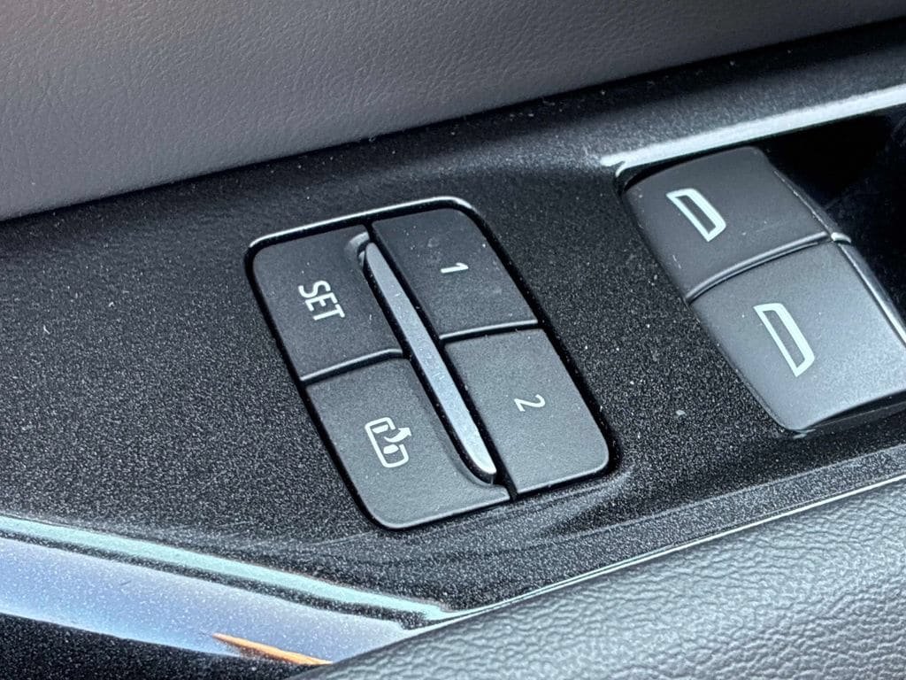Used 2024 Cadillac Escalade ESV Premium Luxury AWD/4WD image 26