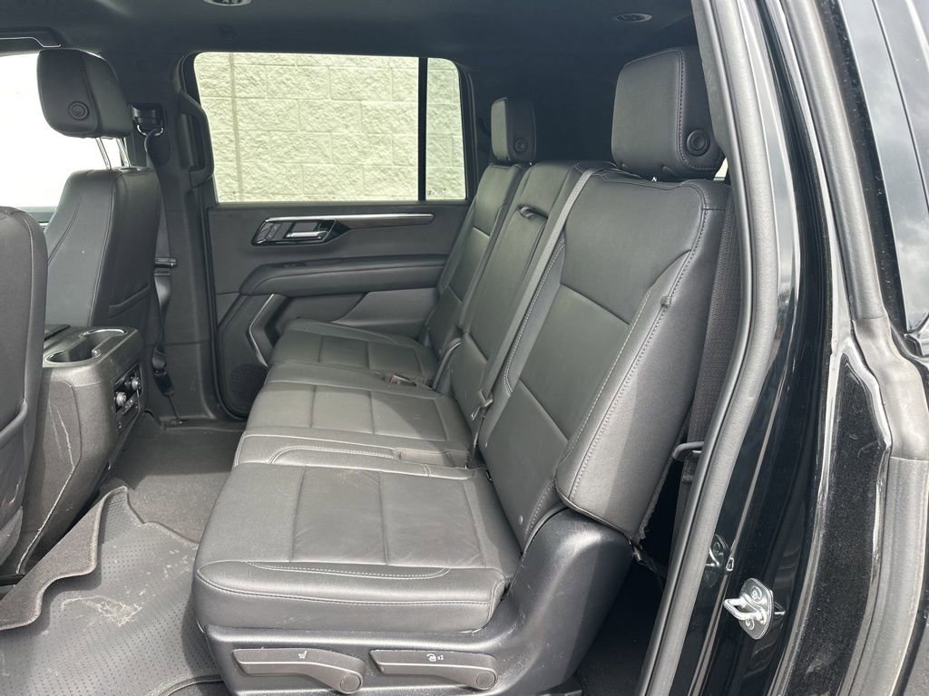 Used 2025 Chevrolet Suburban Z71 AWD/4WD image 8