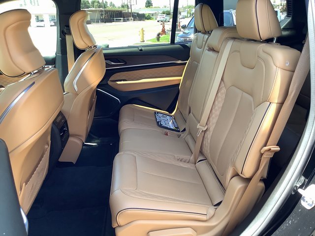 Used 2022 Jeep Grand Cherokee L Summit w/ Advanced Protech Group IV image 26