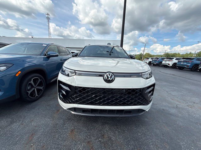 New 2026 Volkswagen Tiguan SE R-Line AWD/4WD image 2