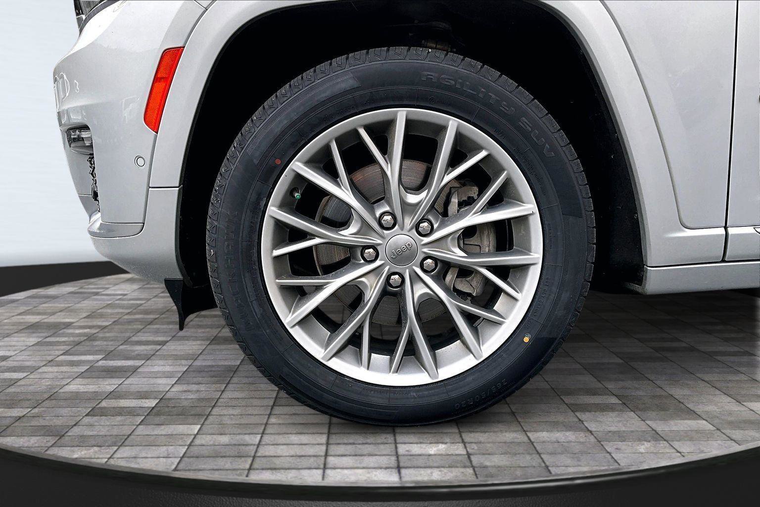 Used 2022 Jeep Grand Cherokee L Summit w/ Advanced Protech Group IV image 10